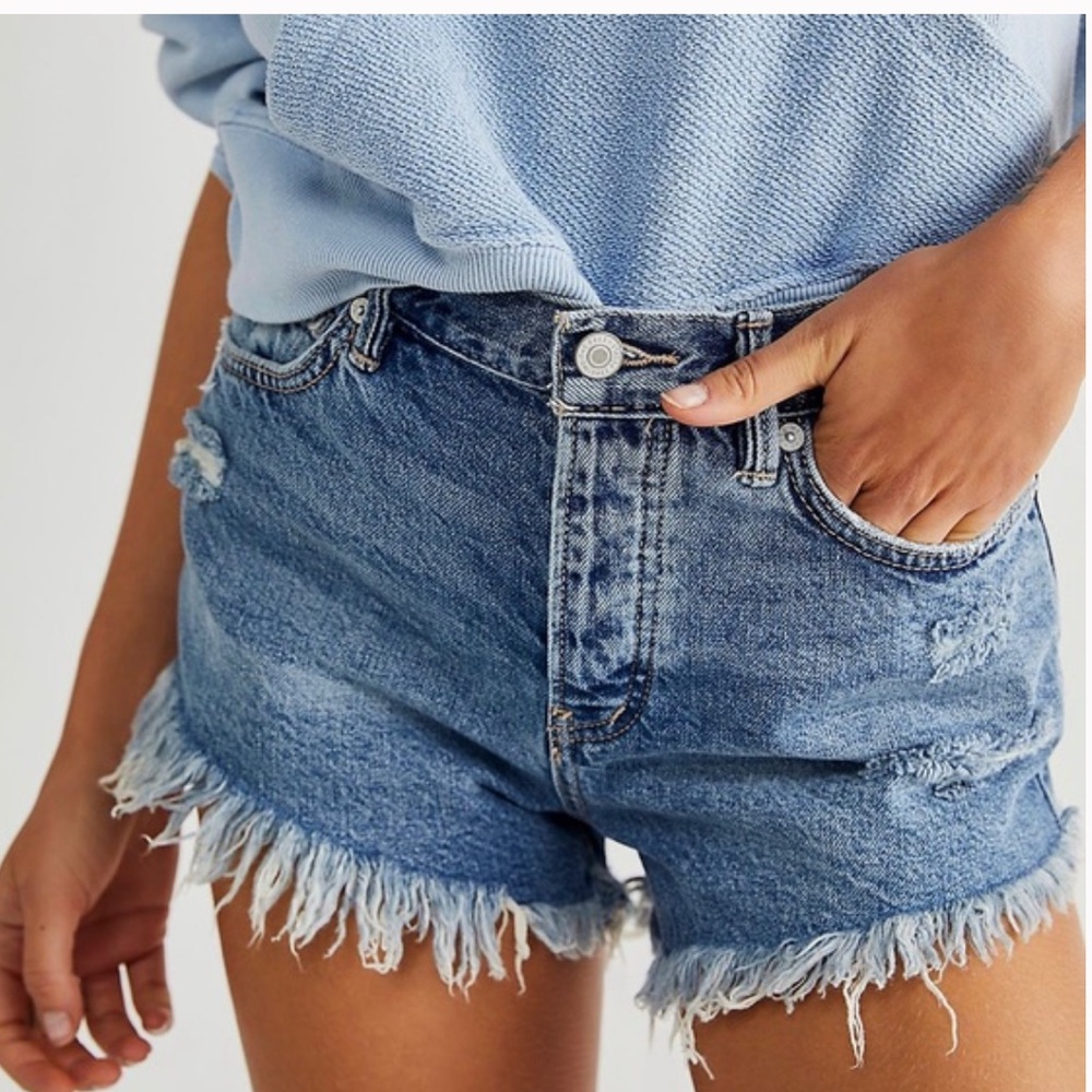 Free People Jean short distressed cut off 27